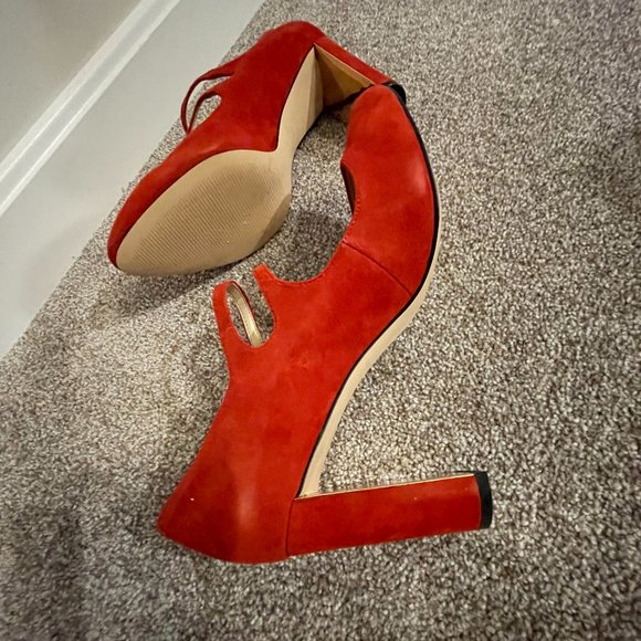 Nine West Suede Pumps with Gold Accent NWOT - size 9 - Picture 4 of 5